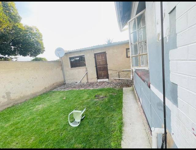 12 BEDROOM HOUSE FOR SALE IN BOKSBURG NORTH